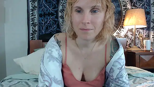 Cutikatxoxo online show from February 26, 2:37 am