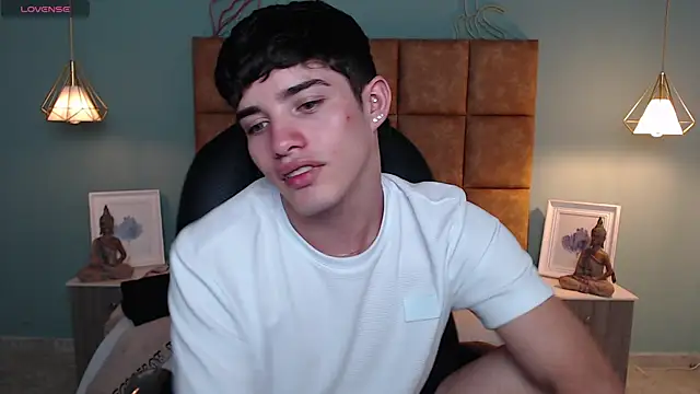 AlejooTwink online show from February 15, 8:33 pm