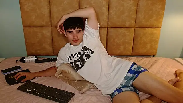 AlejooTwink online show from March 5, 9:15 pm