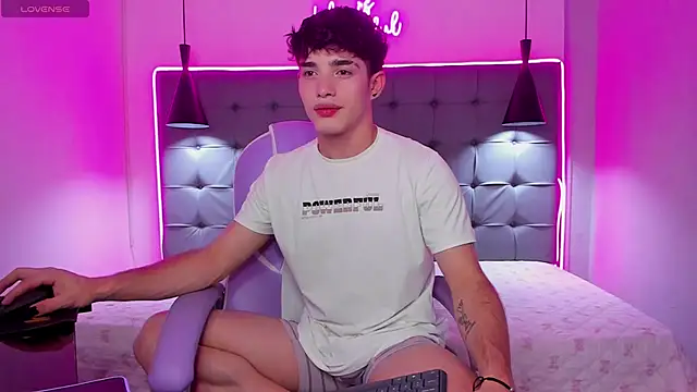 AlejooTwink online show from December 15, 9:41 pm