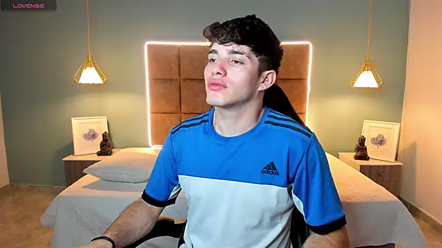 Snapshot of AlejooTwink chatting on February 26, 8:08 pm AlejooTwink online show from February 26, 8:08 pm