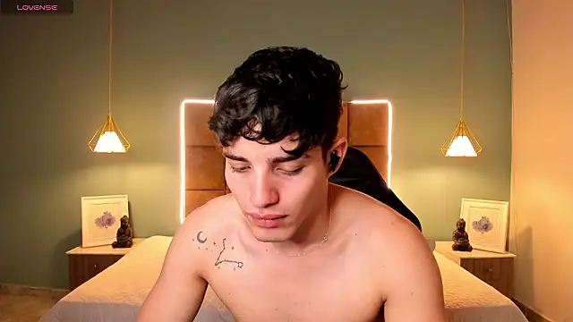 Snapshot of AlejooTwink chatting on February 27, 8:14 am AlejooTwink online show from February 27, 8:14 am