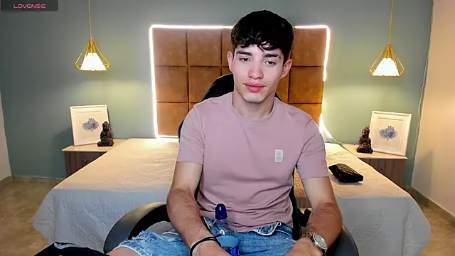 Snapshot of AlejooTwink chatting on March 3, 1:34 am AlejooTwink online show from March 3, 1:34 am