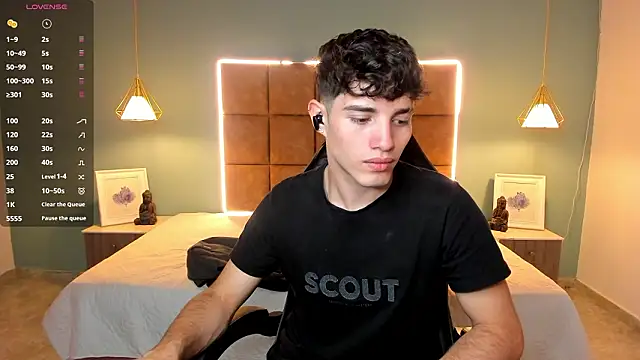 Snapshot of AlejooTwink chatting on March 19, 3:43 am AlejooTwink online show from March 19, 3:43 am