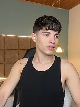 Snapshot of AlejooTwink chatting on March 21, 3:44 am AlejooTwink online show from March 21, 3:44 am