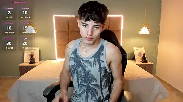 Snapshot of AlejooTwink chatting on April 29, 3:43 am AlejooTwink online show from April 29, 3:43 am
