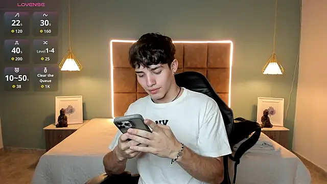 Snapshot of AlejooTwink chatting on May 8, 3:45 am AlejooTwink online show from May 8, 3:45 am