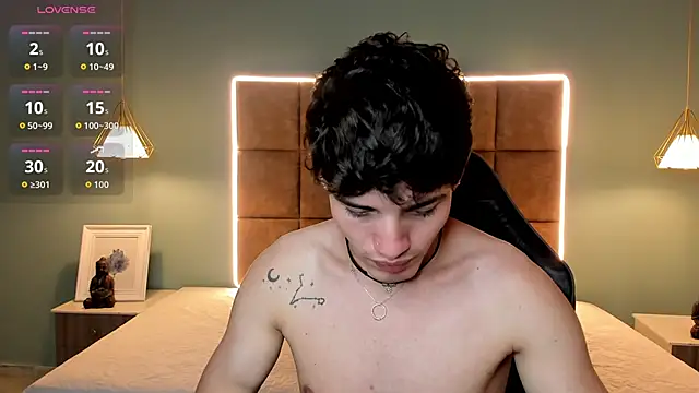 Snapshot of AlejooTwink chatting on May 9, 4:28 am AlejooTwink online show from May 9, 4:28 am