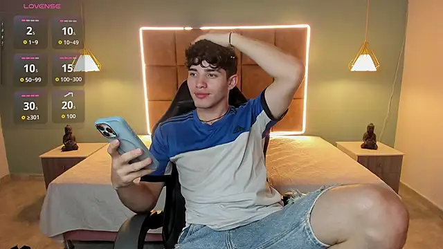 Snapshot of AlejooTwink chatting on June 14, 2:24 am AlejooTwink online show from June 14, 2:24 am