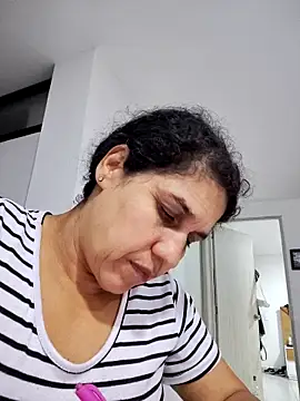 Snapshot of siri_duque chatting on February 16, 12:41 am siri duque online show from February 16, 12:41 am