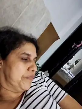 Snapshot of siri_duque chatting on February 18, 1:10 am siri duque online show from February 18, 1:10 am