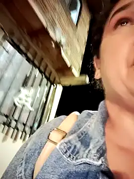 Snapshot of siri_duque chatting on February 21, 10:28 am siri duque online show from February 21, 10:28 am