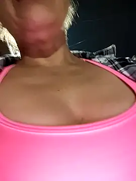 Snapshot of siri_duque chatting on March 15, 10:35 am siri duque online show from March 15, 10:35 am