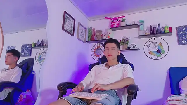 Noah tyler  online show from June 1, 10:33 pm