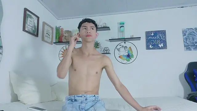 Noah tyler  online show from July 9, 6:34 pm