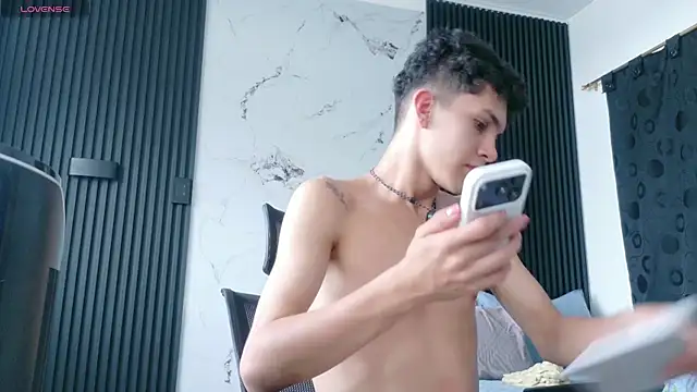 Noah tyler  online show from July 30, 8:08 pm