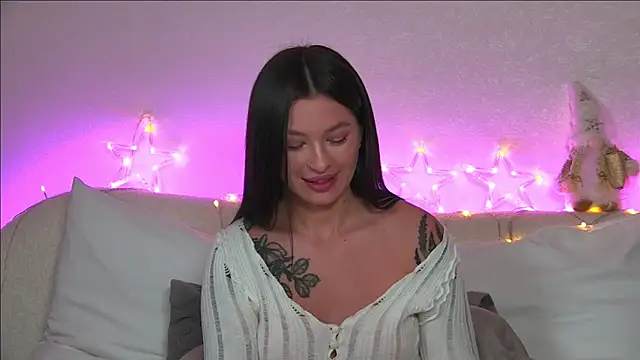 AlexandraBloom online show from December 19, 12:56 am