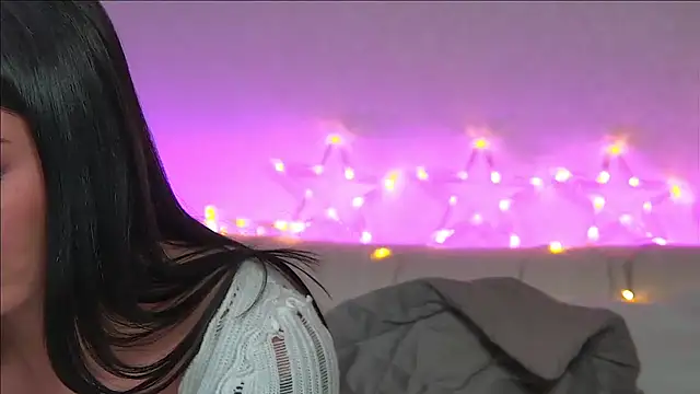 AlexandraBloom online show from December 19, 4:02 am