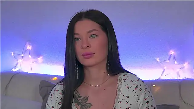 AlexandraBloom online show from January 5, 9:25 pm