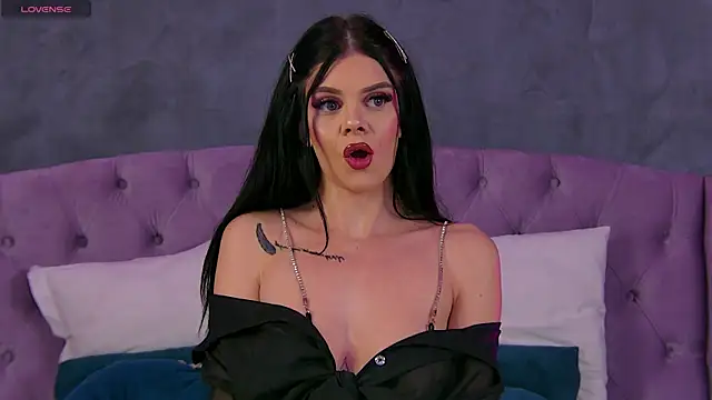 IvyRaven online show from February 1, 6:08 pm