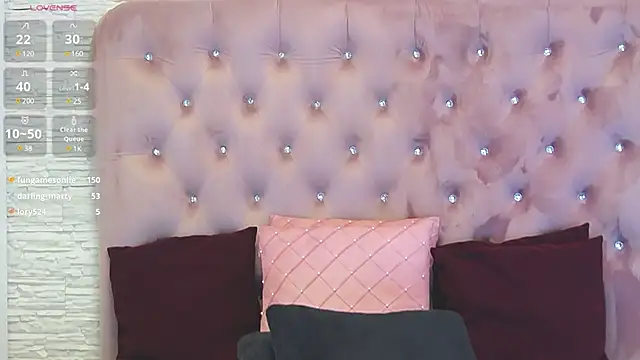 Snapshot of SophiaStarr chatting on February 1, 12:40 am SophiaStarr online show from February 1, 12:40 am