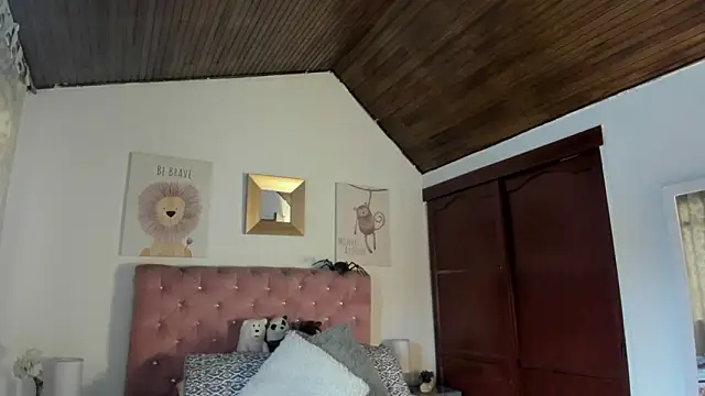 Snapshot of CelessteRedds chatting on February 17, 12:01 pm CelessteRedds online show from February 17, 12:01 pm