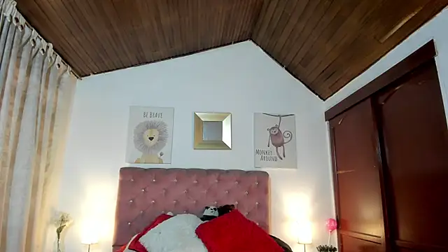 Snapshot of CelessteRedds chatting on April 1, 11:33 am CelessteRedds online show from April 1, 11:33 am