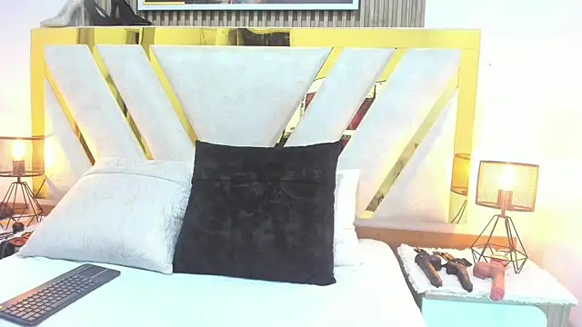 Slut Milf  online show from November 15, 9:17 am