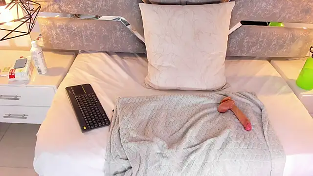 Slut Milf  online show from June 17, 5:36 pm