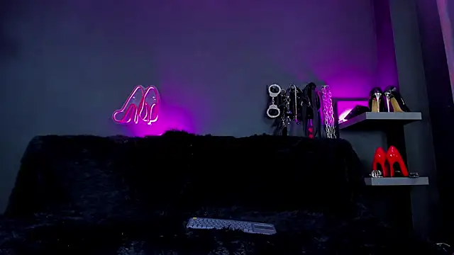 DelaneyStone online show from January 17, 6:33 pm