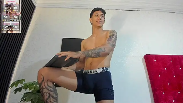 Cristopher23  online show from February 19, 7:48 pm