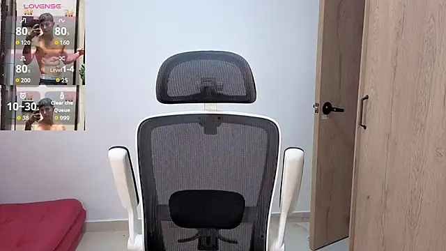 Cristopher23  online show from October 12, 1:43 pm