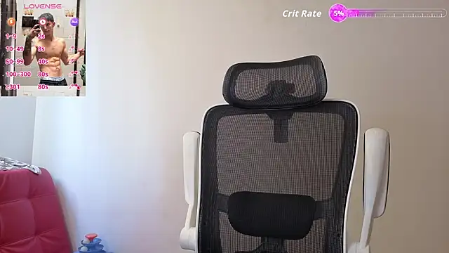 Snapshot of Cristopher23_ chatting on April 17, 6:33 pm Cristopher23 online show from April 17, 6:33 pm