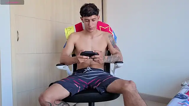 Cristopher23  online show from June 28, 1:39 pm