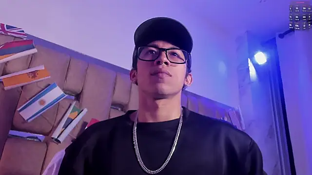 AkazaBoy  online show from June 14, 8:22 pm