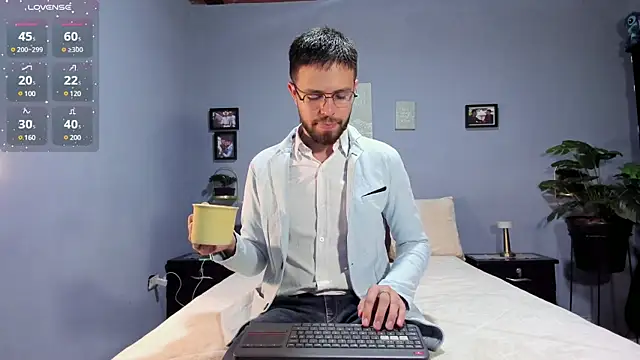 ETHAN ADAM online show from February 10, 7:38 pm