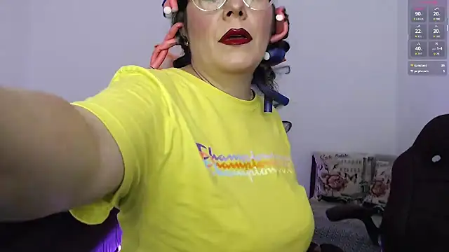 Serenay  online show from October 31, 5:03 pm