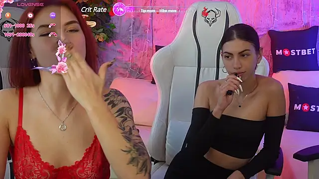 Snapshot of Magnetic_Mia_ chatting on December 4, 7:45 pm Magnetic Mia online show from December 4, 7:45 pm
