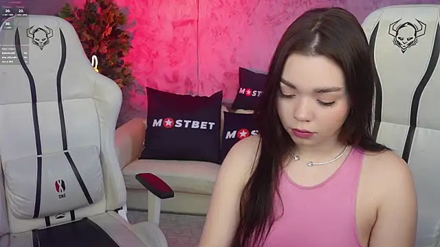 Snapshot of Magnetic_Mia_ chatting on December 17, 3:28 pm Magnetic Mia online show from December 17, 3:28 pm
