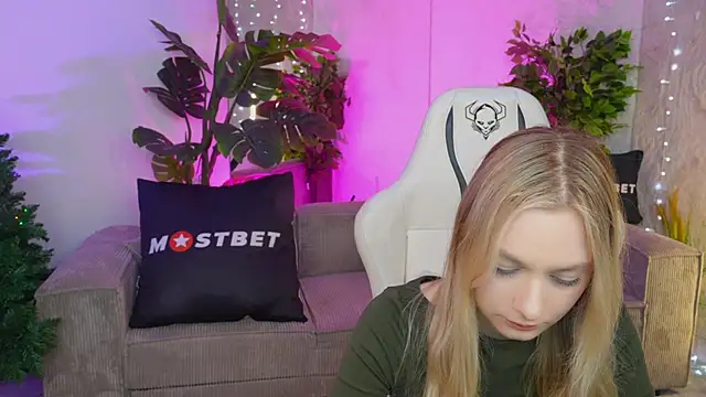 Snapshot of Magnetic_Mia_ chatting on January 7, 3:54 pm Magnetic Mia online show from January 7, 3:54 pm