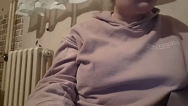 AalinnaK online show from February 27, 9:47 pm
