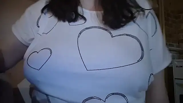 AalinnaK online show from December 13, 7:53 pm