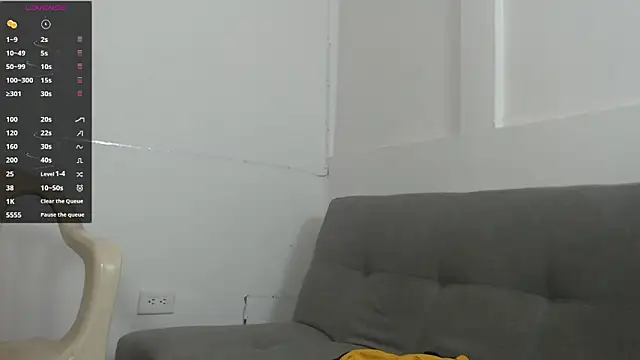 Snapshot of Aaron_Hunter_ chatting on February 8, 10:29 pm Aaron Hunter  online show from February 8, 10:29 pm