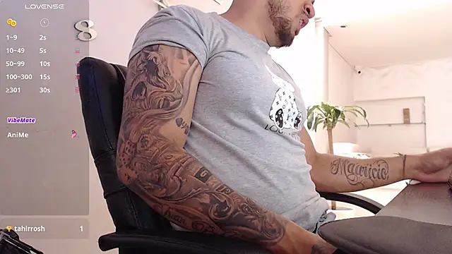 Snapshot of Aaron_Hunter_ chatting on March 15, 1:51 pm Aaron Hunter  online show from March 15, 1:51 pm