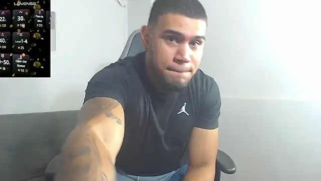 Snapshot of Aaron_Hunter_ chatting on September 21, 10:39 am Aaron Hunter  online show from September 21, 10:39 am