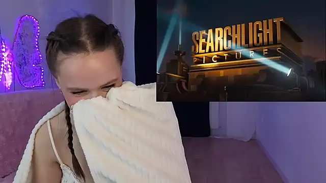 Emillias online show from October 1, 1:17 pm