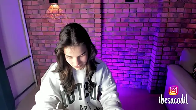 adriana allien online show from January 17, 10:01 pm