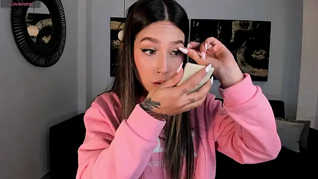 TaraLawrence online show from September 26, 3:10 am