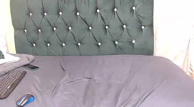 BeautyAuroa online show from December 24, 2:32 am