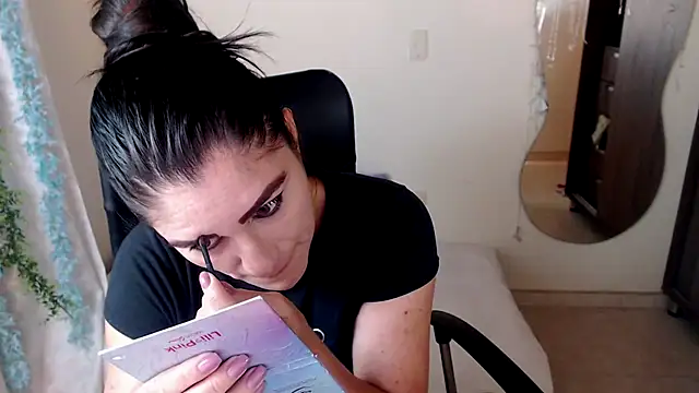 LUCY LI online show from December 7, 10:01 am